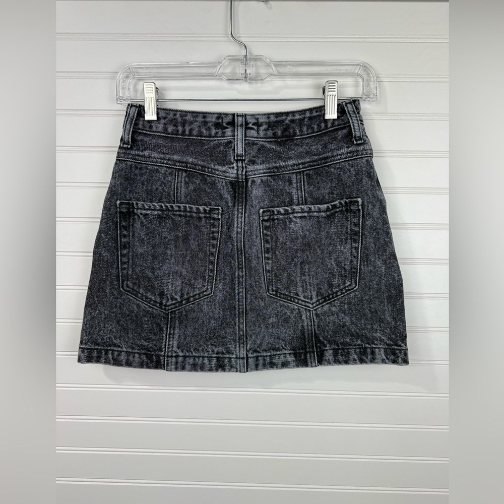Abercrombie & Fitch juniors black acid wash button mini denim skirt. Size 24/00 - Picture 2 of 3